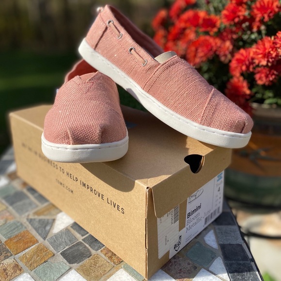 Toms Bimini Slip-On Flat (Big Girl) - Picture 2 of 8